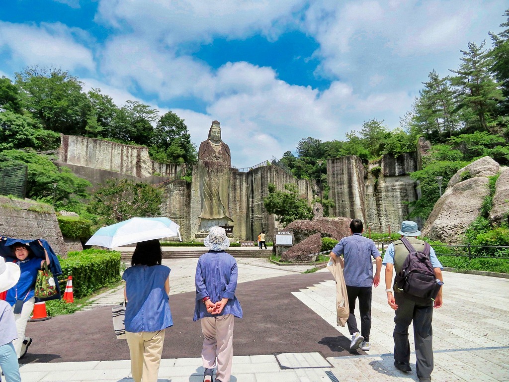 2026年7月9日 第72回カルチャーウォーク バス旅行：大谷資料館近くの高さ約27mの平和観音