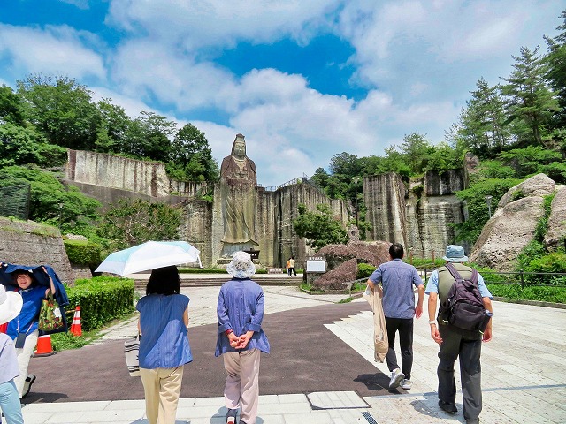 2026年7月9日 第72回カルチャーウォーク バス旅行：大谷資料館近くの高さ約27mの平和観音